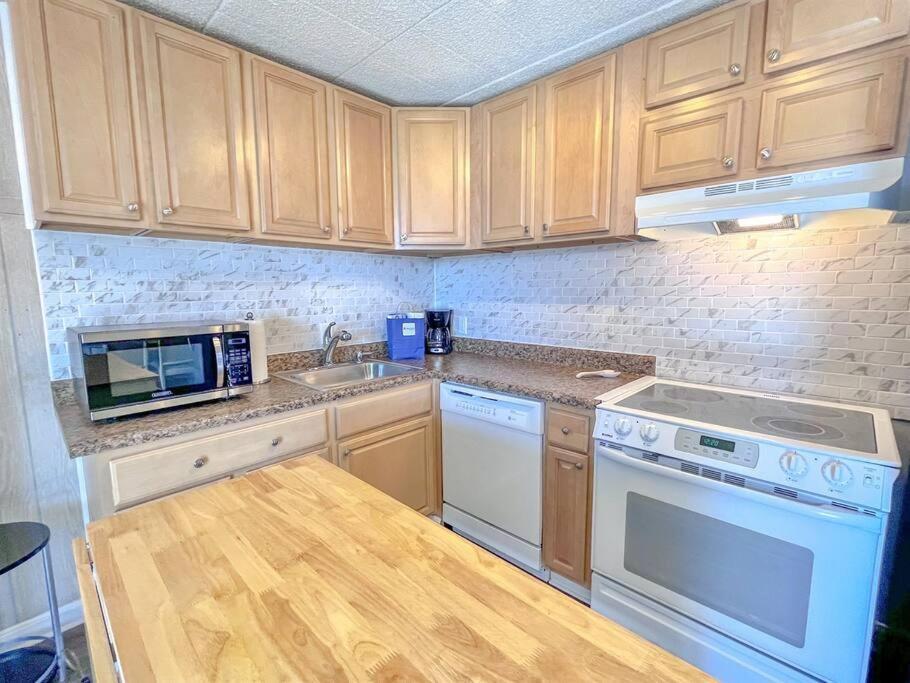 Ocean Views * Private Balcony * Elevator Villa Оушън Сити Екстериор снимка